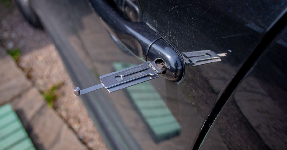 locksmith service technician — Dixie Locksmith