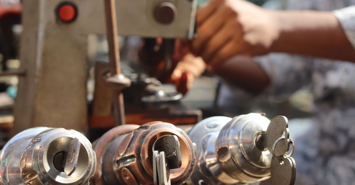 locksmith service technician — Dixie Locksmith