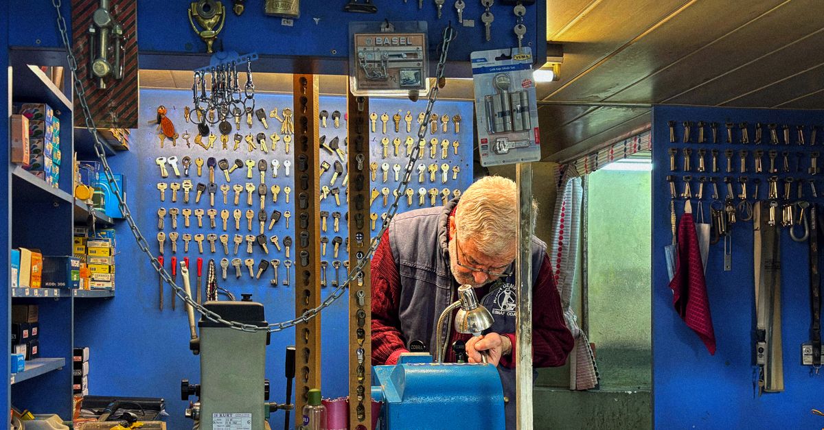 locksmith shop keys — Dixie Locksmith
